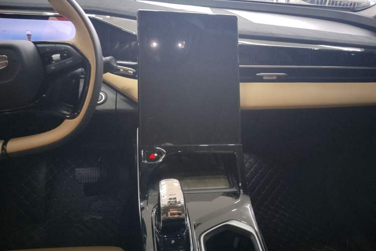 Used Geely Auto FX11 2023 1.5TD DCT Prestige Edition Audio And AC Panel