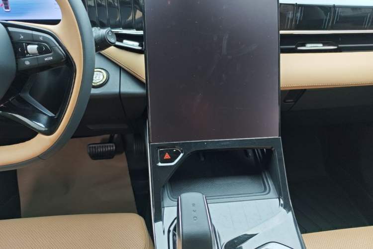 Used Geely Auto FX11 2023 1.5TD DCT Prestige Edition Audio And AC Panel