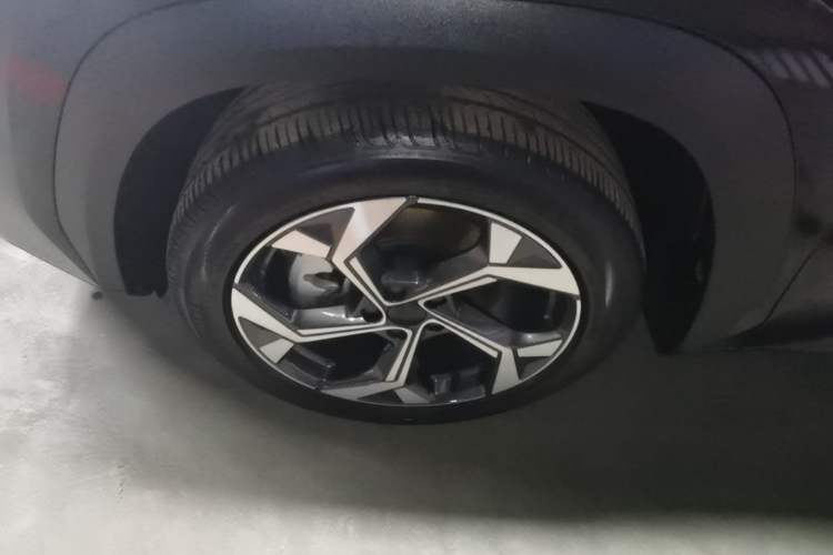 Used Geely Auto FX11 2023 2.0TD DCT Flagship Version Left Front Wheel Hub