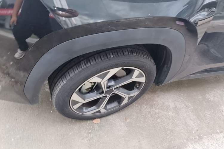 Used Geely Auto FX11 2023 1.5TD DCT Glory Edition Left Front Wheel Hub