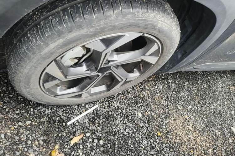 Used Geely Auto FX11 2023 1.5TD DCT Prestige Edition Left Front Wheel Hub