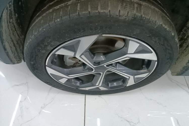Used Geely Auto FX11 2023 1.5TD DCT Glory Edition Left Front Wheel Hub