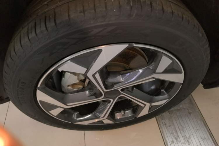 Used Geely Auto FX11 2023 1.5TD DCT Prestige Edition Left Front Wheel Hub