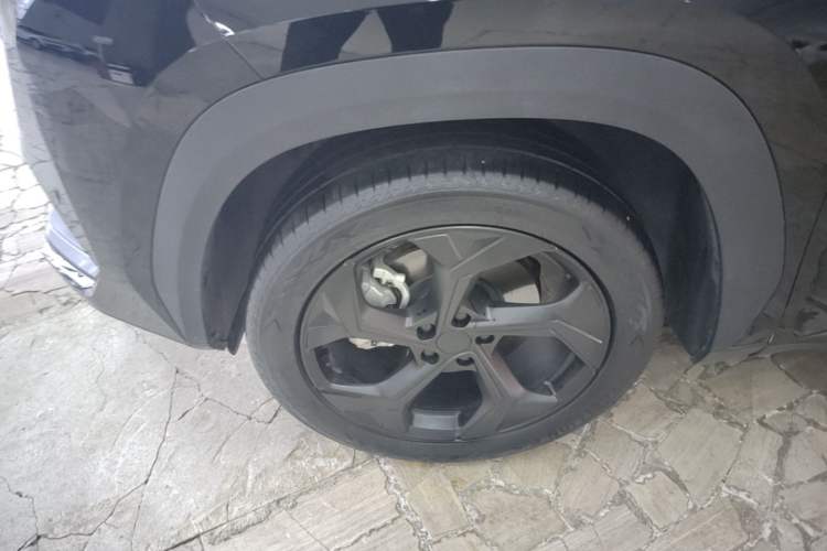 Used Geely Auto FX11 2023 1.5TD DCT Prestige Edition Left Front Wheel Hub