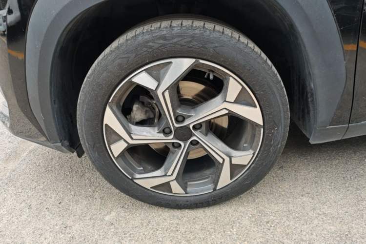 Used Geely Auto FX11 2023 1.5TD DCT Prestige Edition Left Front Wheel Hub