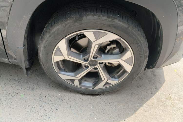 Used Geely Auto FX11 2023 1.5TD DCT Prestige Edition Right Front Wheel Hub