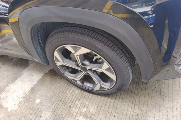 Used Geely Auto FX11 2023 1.5TD DCT Prestige Edition Right Front Wheel Hub