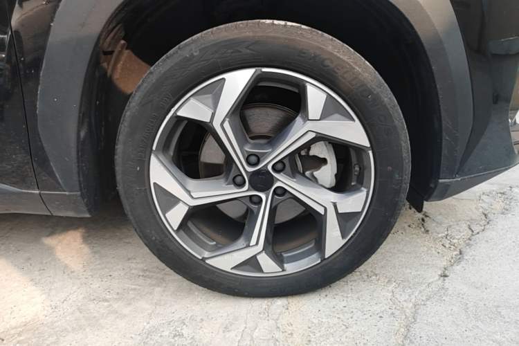 Used Geely Auto FX11 2023 1.5TD DCT Prestige Edition Right Front Wheel Hub