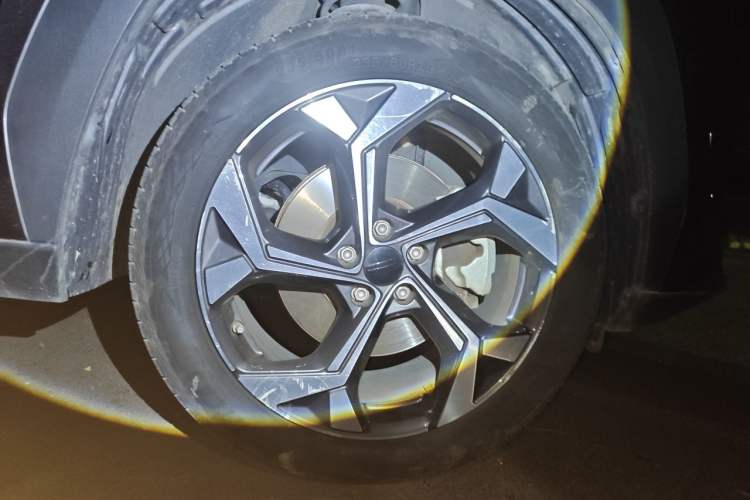 Used Geely Auto FX11 2023 1.5TD DCT Prestige Edition Right Front Wheel Hub