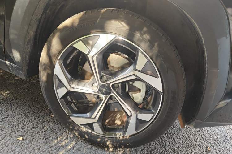 Used Geely Auto FX11 2023 1.5TD DCT Prestige Edition Right Front Wheel Hub