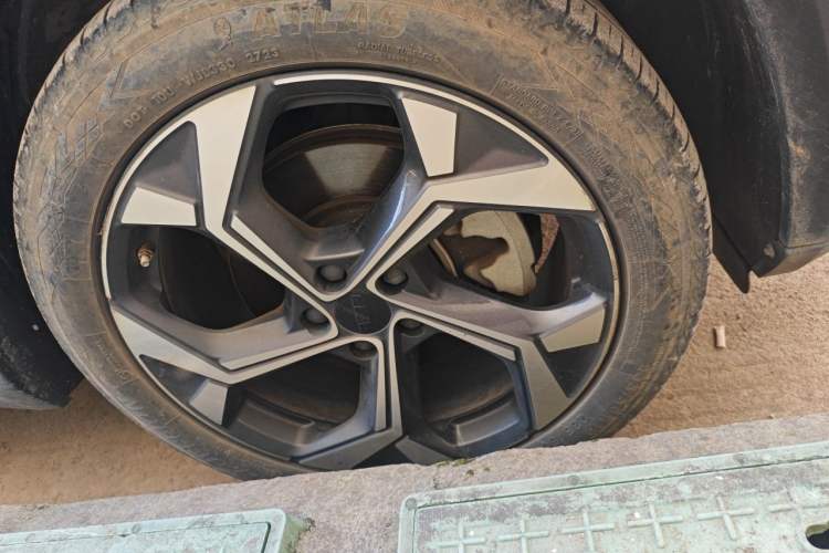 Used Geely Auto FX11 2023 1.5TD DCT Prestige Edition Right Front Wheel Hub