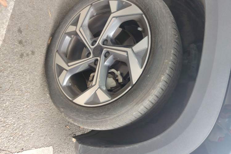 Used Geely Auto FX11 2023 1.5TD DCT Prestige Edition Right Front Wheel Hub
