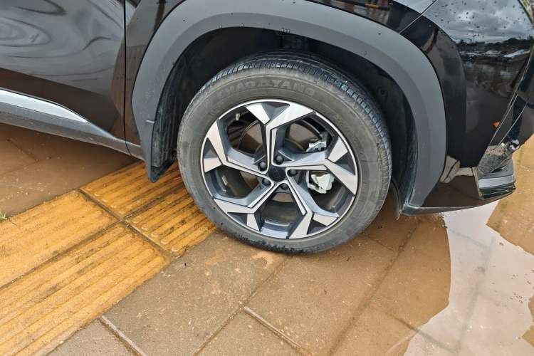 Used Geely Auto FX11 2023 1.5TD DCT Prestige Edition Right Front Wheel Hub