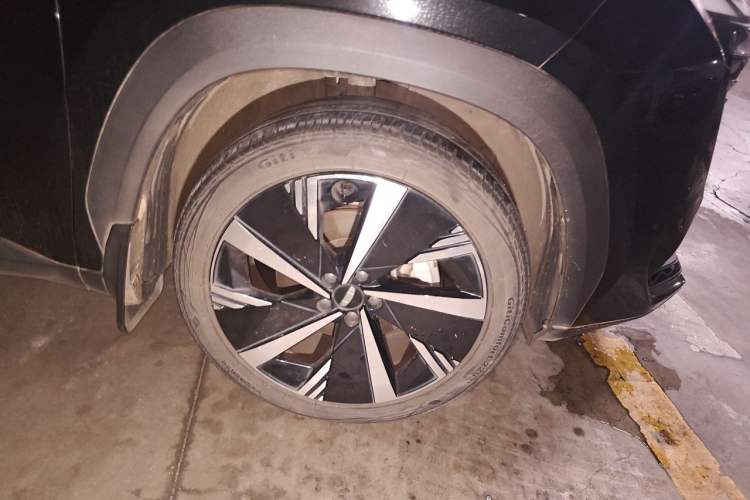 Used Geely Auto FX11 2023 1.5TD DCT Prestige Edition Right Front Wheel Hub