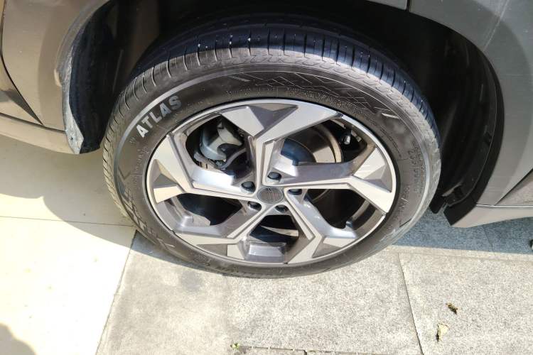 Used Geely Auto FX11 2023 1.5TD DCT Prestige Edition Right Rear Wheel Hub