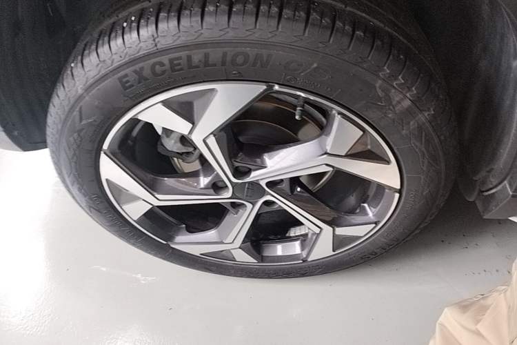 Used Geely Auto FX11 2023 1.5TD DCT Prestige Edition Right Rear Wheel Hub
