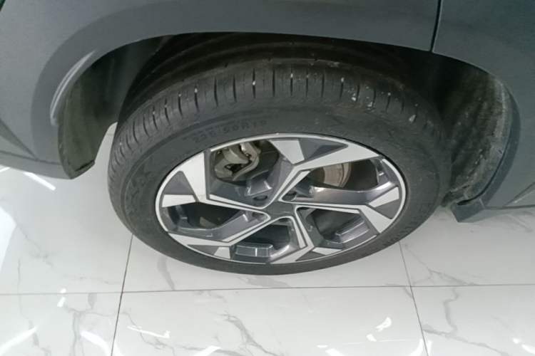 Used Geely Auto FX11 2023 1.5TD DCT Glory Edition Right Rear Wheel Hub