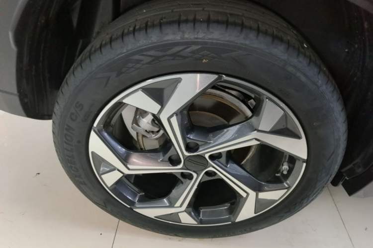 Used Geely Auto FX11 2023 1.5TD DCT Prestige Edition Right Rear Wheel Hub