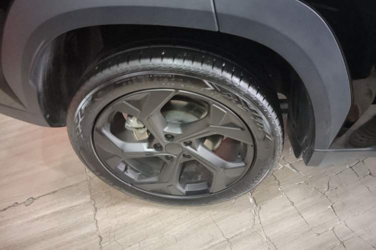 Used Geely Auto FX11 2023 1.5TD DCT Prestige Edition Right Rear Wheel Hub