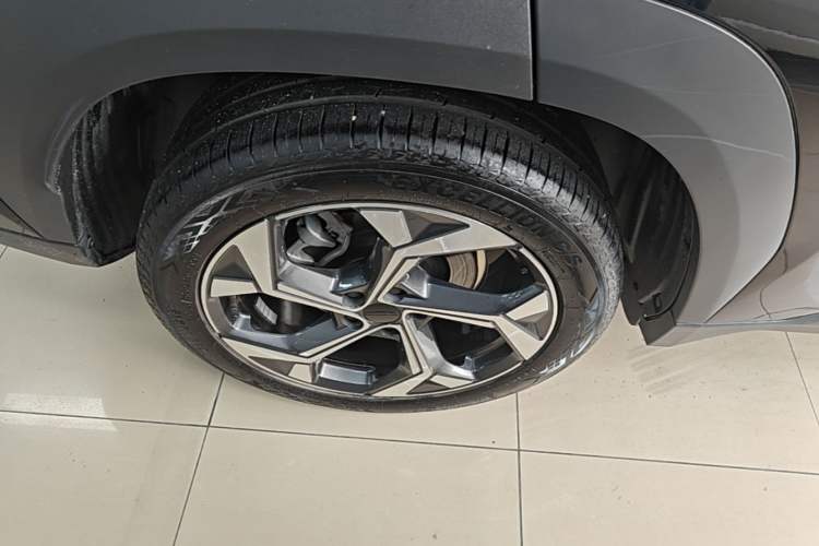 Used Geely Auto FX11 2023 1.5TD DCT Prestige Edition Right Rear Wheel Hub