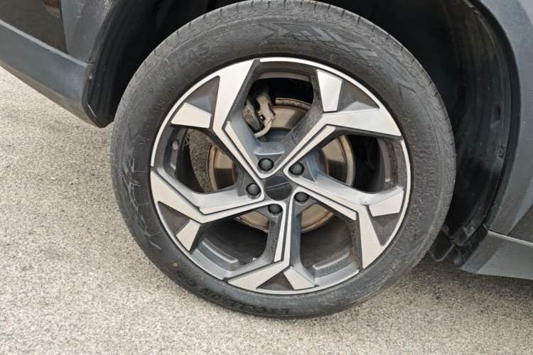 Used Geely Auto FX11 2023 1.5TD DCT Prestige Edition Right Rear Wheel Hub
