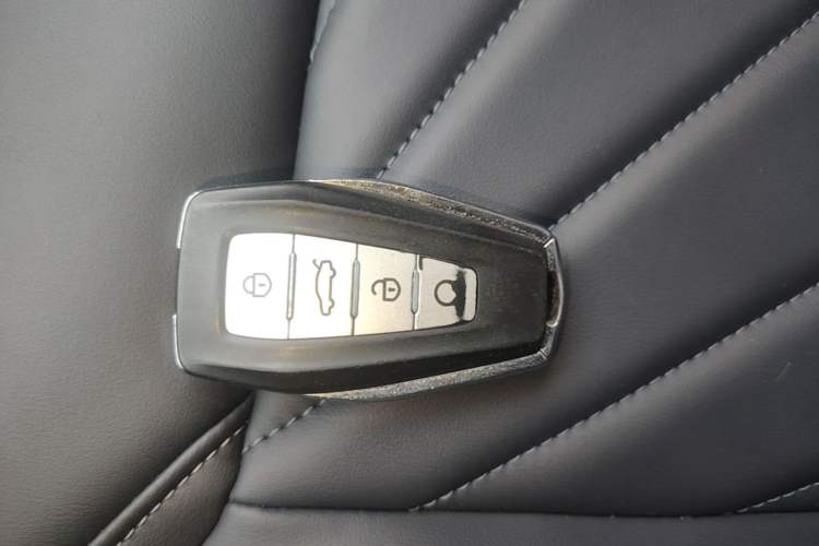 Used Geely Auto FX11 2023 1.5TD DCT Glory Edition Vehicle Key