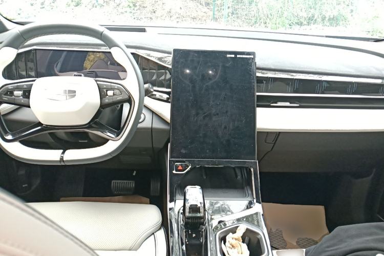 Used Geely Auto FX11 2023 1.5TD Leishen Hi·F Super Rui Center Console