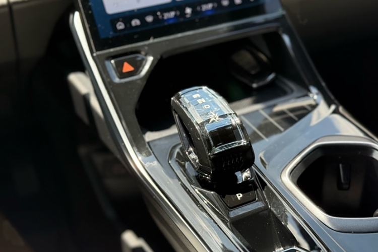 Used Geely Auto FX11 2023 1.5TD Leishen Hi·F Super Rui Gear Lever