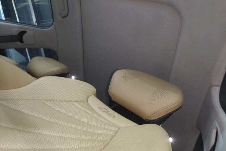 Used Geely Auto FX11 2023 1.5TD DCT Prestige Edition Headliner