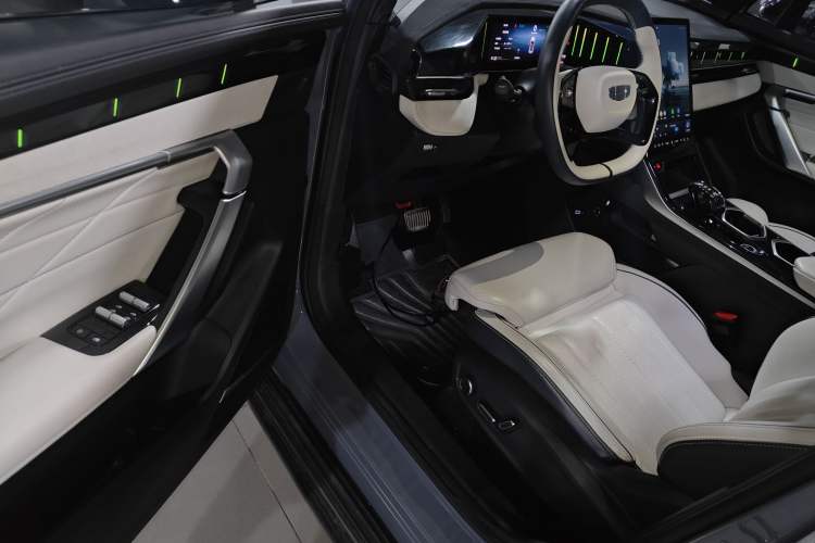 Used Geely Auto FX11 2023 1.5TD Leishen Hi·F Super Rui Interior 3