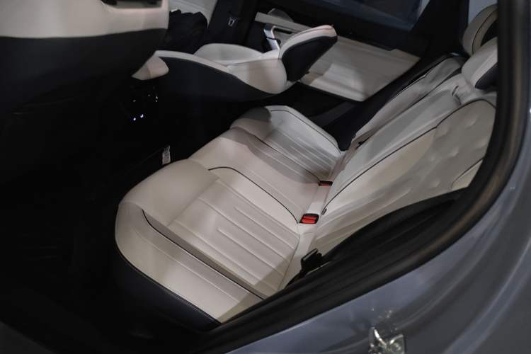 Used Geely Auto FX11 2023 1.5TD Leishen Hi·F Super Rui Interior 4