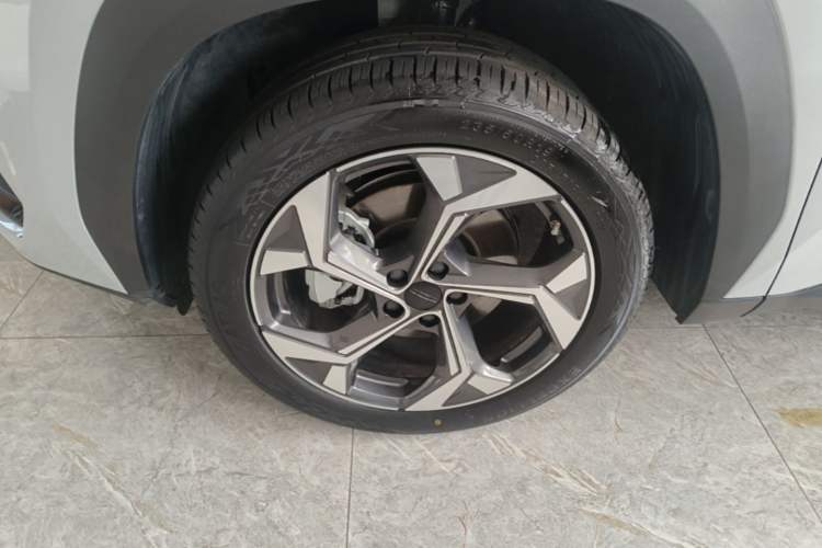 Used Geely Auto FX11 2023 1.5TD DCT Glory Edition Left Front Wheel Hub