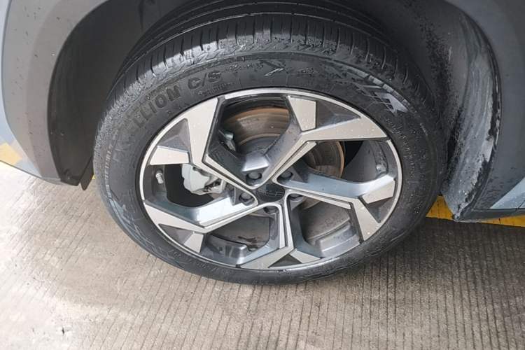 Used Geely Auto FX11 2023 1.5TD DCT Prestige Edition Left Front Wheel Hub
