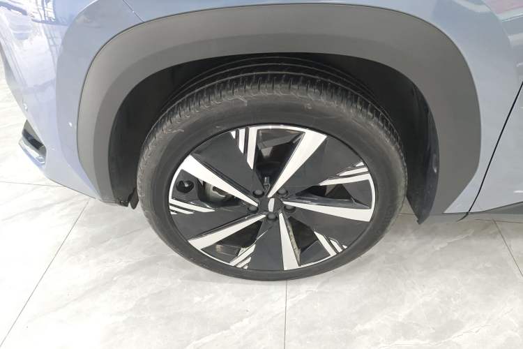 Used Geely Auto FX11 2023 1.5TD DCT Prestige Edition Left Front Wheel Hub