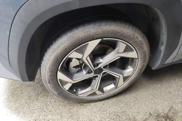 Used Geely Auto FX11 2023 2.0TD DCT Prestige Edition Left Front Wheel Hub