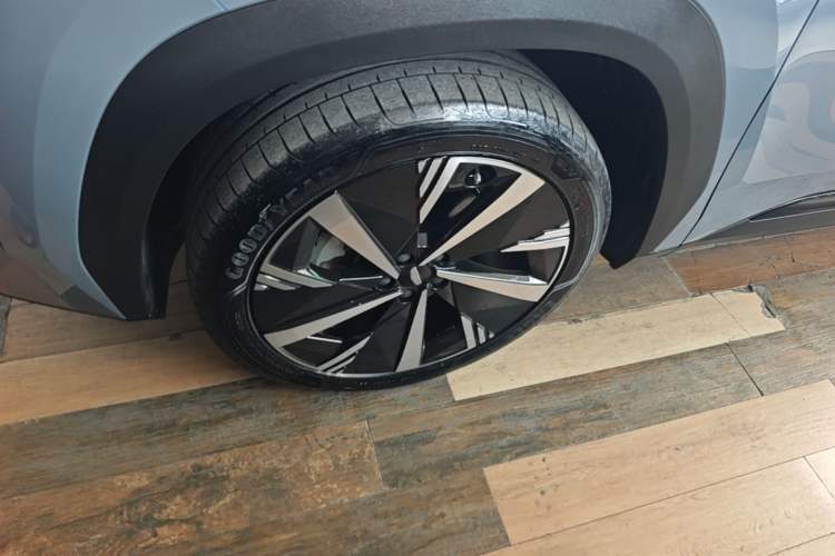 Used Geely Auto FX11 2023 2.0TD DCT Prestige Edition Left Front Wheel Hub