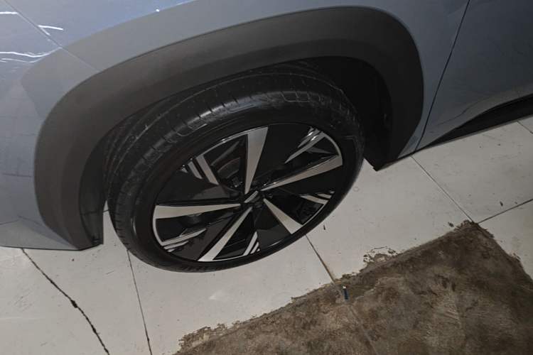 Used Geely Auto FX11 2023 2.0TD DCT Flagship Version Left Front Wheel Hub