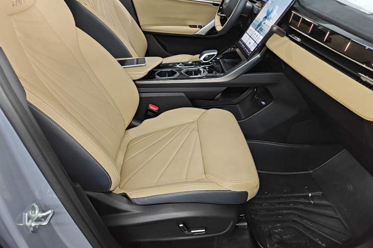 Used Geely Auto FX11 2023 1.5TD DCT Prestige Edition Right Front Seat