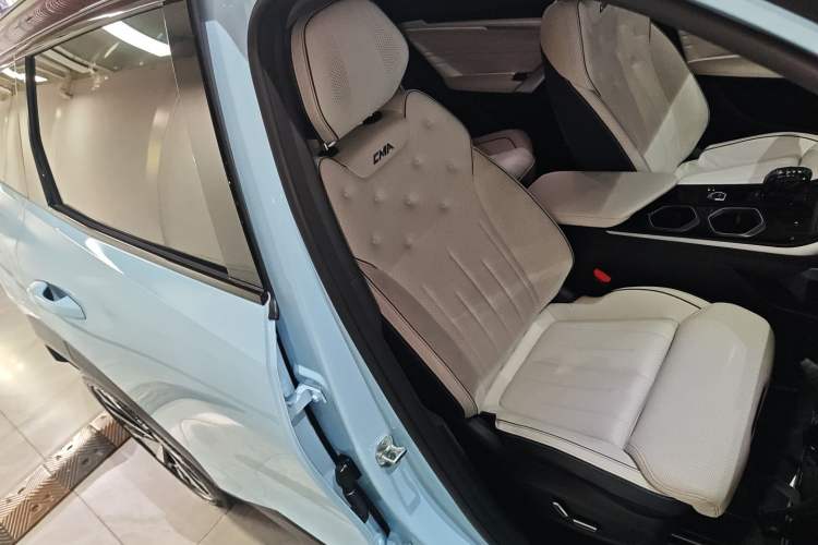 Used Geely Auto FX11 2023 1.5TD Leishen Hi·F Super Rui Right Front Seat