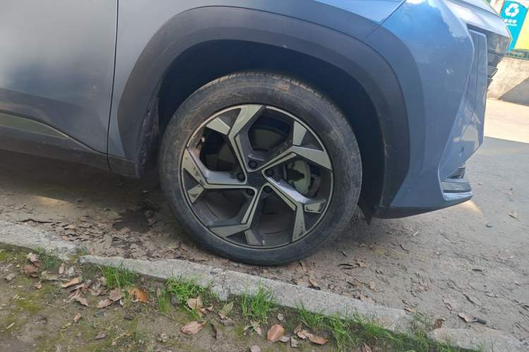 Used Geely Auto FX11 2023 1.5TD DCT Prestige Edition Right Front Wheel Hub