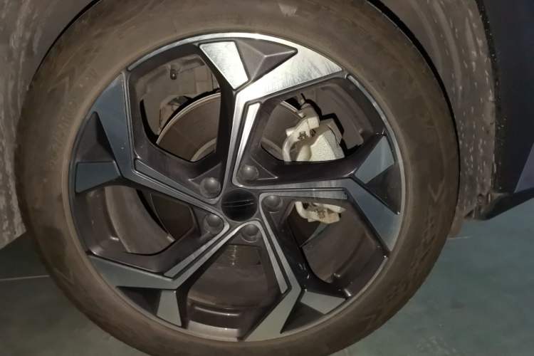 Used Geely Auto FX11 2023 1.5TD DCT Prestige Edition Right Front Wheel Hub