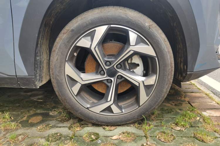 Used Geely Auto FX11 2023 1.5TD DCT Prestige Edition Right Front Wheel Hub