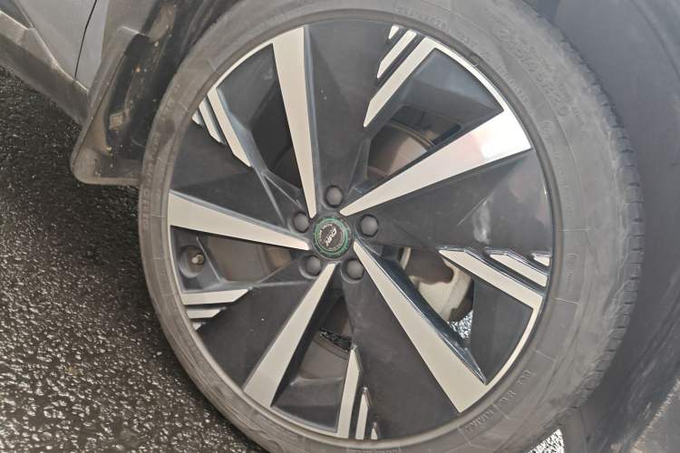 Used Geely Auto FX11 2023 1.5TD DCT Prestige Edition Right Front Wheel Hub