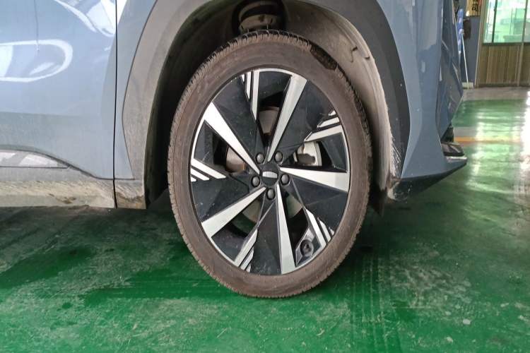 Used Geely Auto FX11 2023 1.5TD DCT Prestige Edition Right Front Wheel Hub
