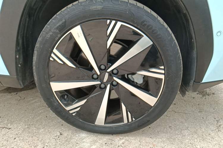 Used Geely Auto FX11 2023 1.5TD Leishen Hi·F Super Rui Right Front Wheel Hub