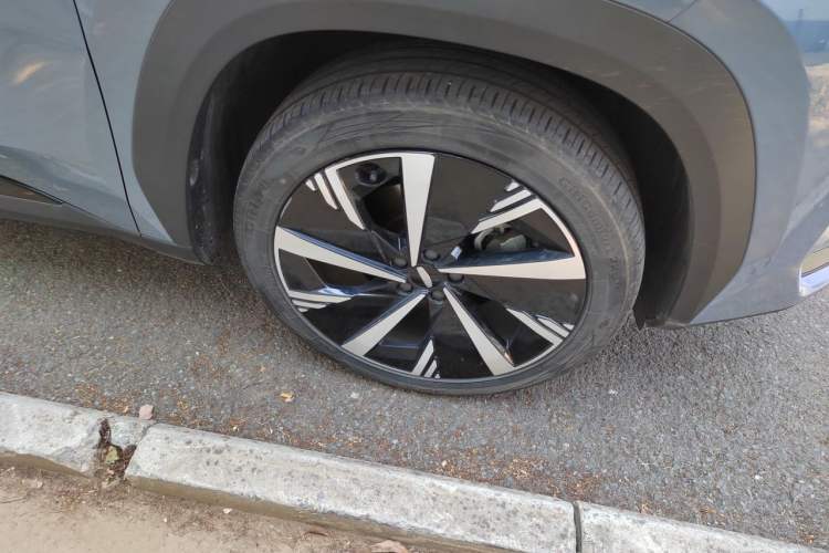 Used Geely Auto FX11 2023 1.5TD DCT Prestige Edition Right Front Wheel Hub