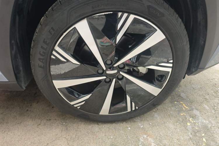 Used Geely Auto FX11 2023 2.0TD DCT Flagship Version Right Front Wheel Hub