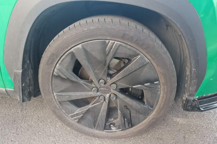 Used Geely Auto FX11 2023 1.5TD Leishen Hi·F Super Rui Right Front Wheel Hub