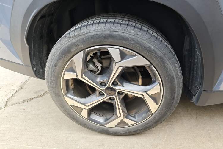Used Geely Auto FX11 2023 1.5TD DCT Prestige Edition Right Rear Wheel Hub