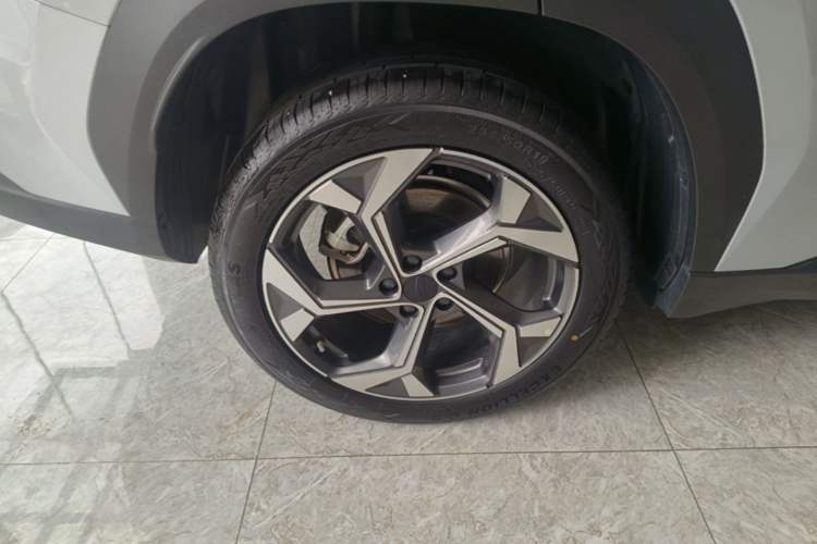 Used Geely Auto FX11 2023 1.5TD DCT Glory Edition Right Rear Wheel Hub